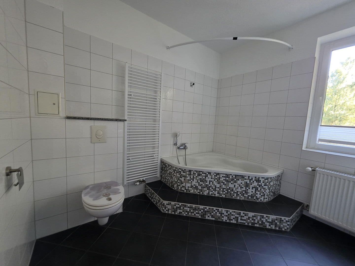 Prenájom bytu 4-izbový 90 m², Eisenbahnstraße 19, Eberswalde, Brandenbursko Prenájom bytu 4-izbový 90 m², Eisenbahnstraße 19, Eberswalde, Brandenbursko