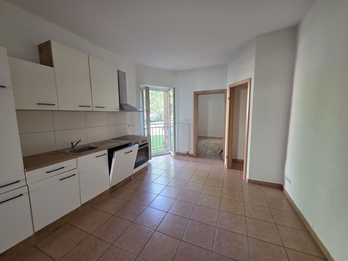 Prenájom bytu 4-izbový 90 m², Eisenbahnstraße 19, Eberswalde, Brandenbursko Prenájom bytu 4-izbový 90 m², Eisenbahnstraße 19, Eberswalde, Brandenbursko