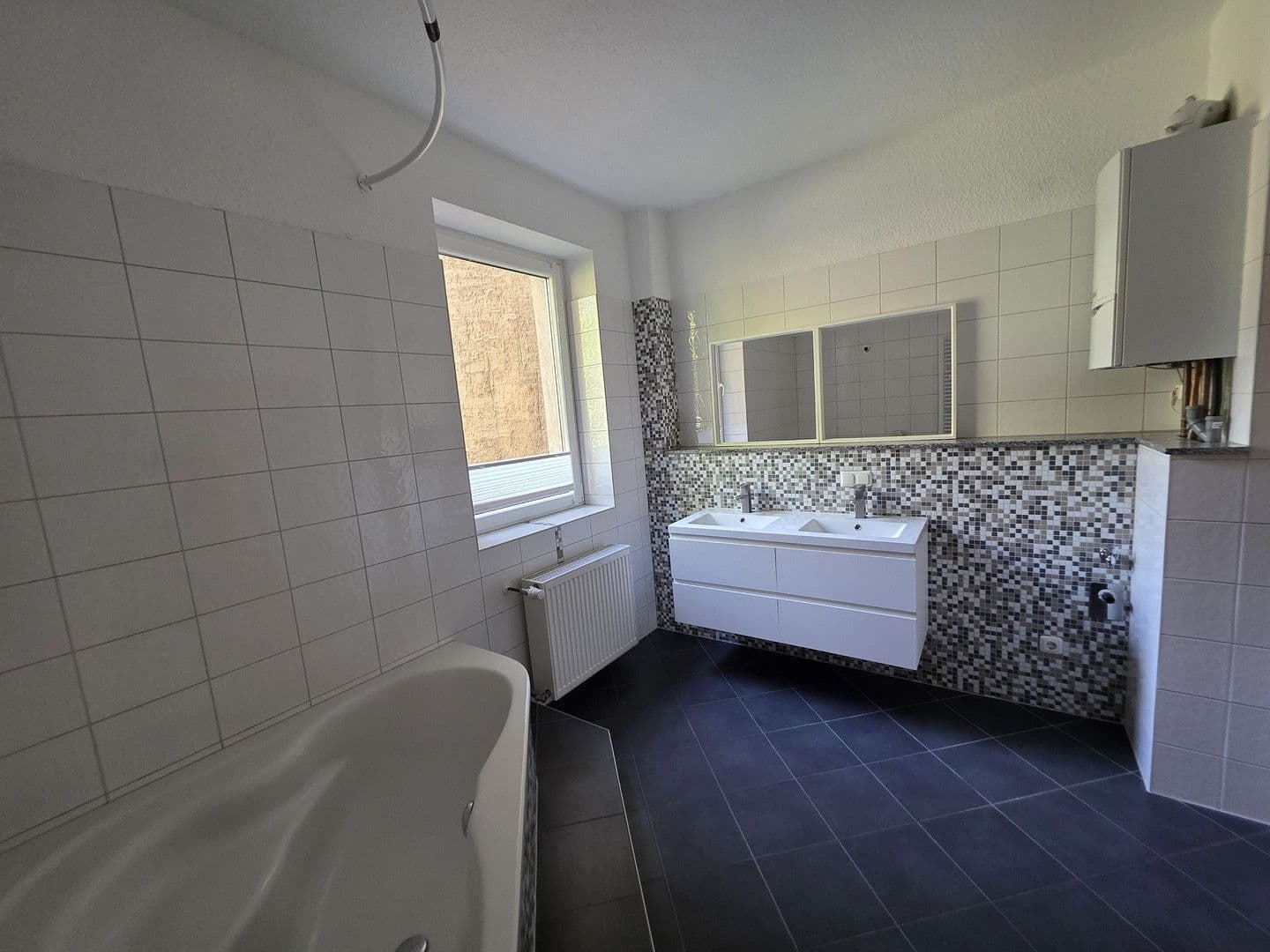 Prenájom bytu 4-izbový 90 m², Eisenbahnstraße 19, Eberswalde, Brandenbursko Prenájom bytu 4-izbový 90 m², Eisenbahnstraße 19, Eberswalde, Brandenbursko