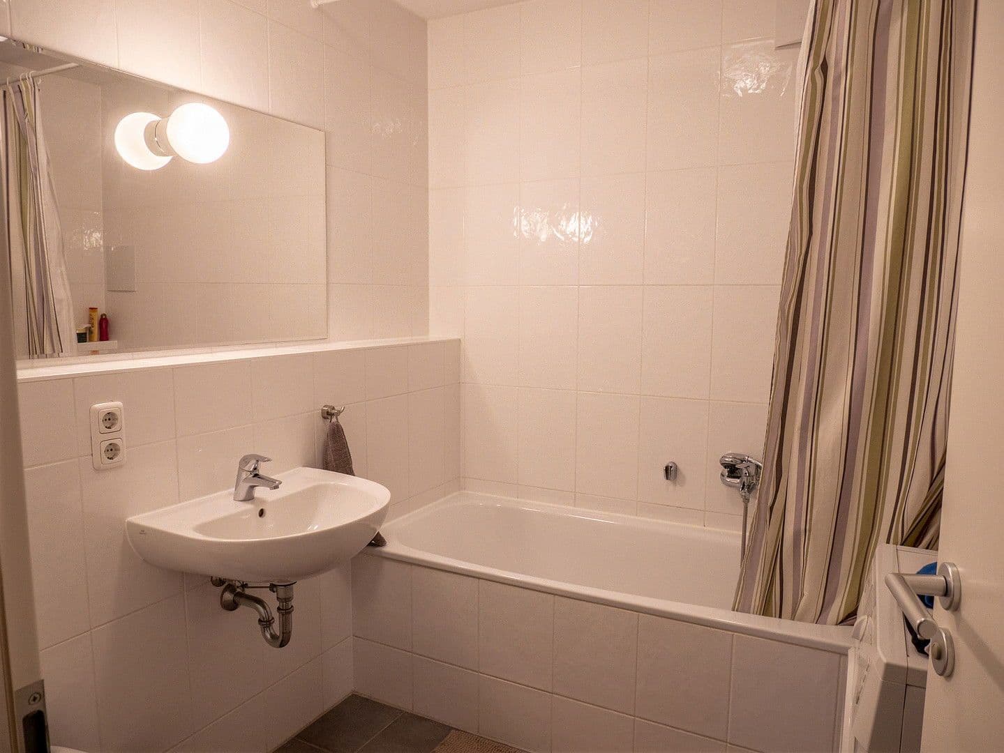 Prenájom bytu 1-izbový 43 m², Adlzreiterstraße 16, München, Bavorsko Prenájom bytu 1-izbový 43 m², Adlzreiterstraße 16, München, Bavorsko