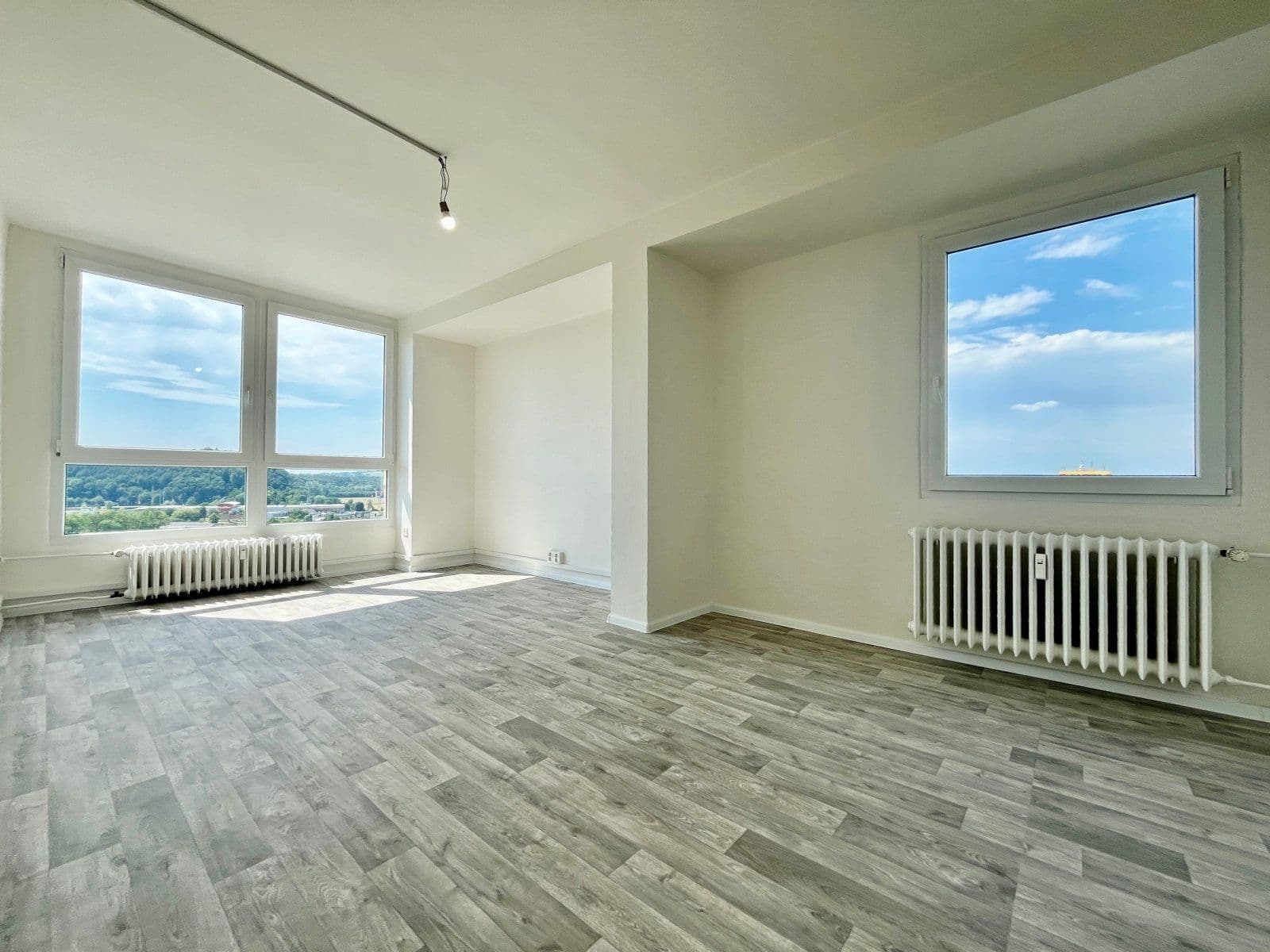 Prenájom bytu 3-izbový 79 m², Československé armády, Frýdek-Místek, Moravskoslezský kraj Prenájom bytu 3-izbový 79 m², Československé armády, Frýdek-Místek, Moravskoslezský kraj