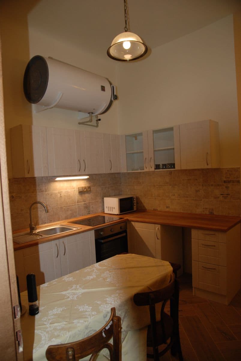 Prenájom bytu 40 m², Orebitská, Praha, Praha Prenájom bytu 40 m², Orebitská, Praha, Praha