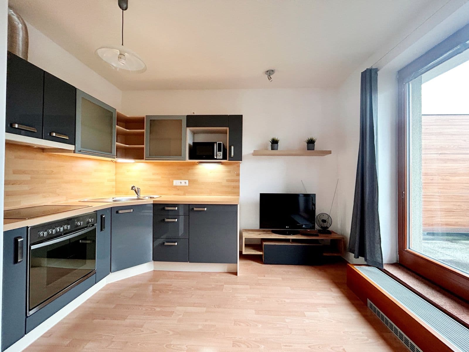 Prenájom bytu 1-izbový 28 m², Pickova, Praha, Praha Prenájom bytu 1-izbový 28 m², Pickova, Praha, Praha