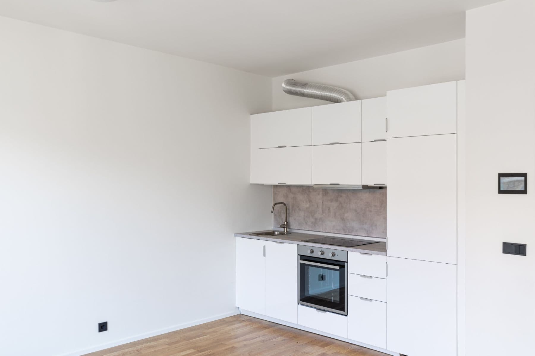 Prenájom bytu 1-izbový 31 m², Grafická, Praha, Praha Prenájom bytu 1-izbový 31 m², Grafická, Praha, Praha