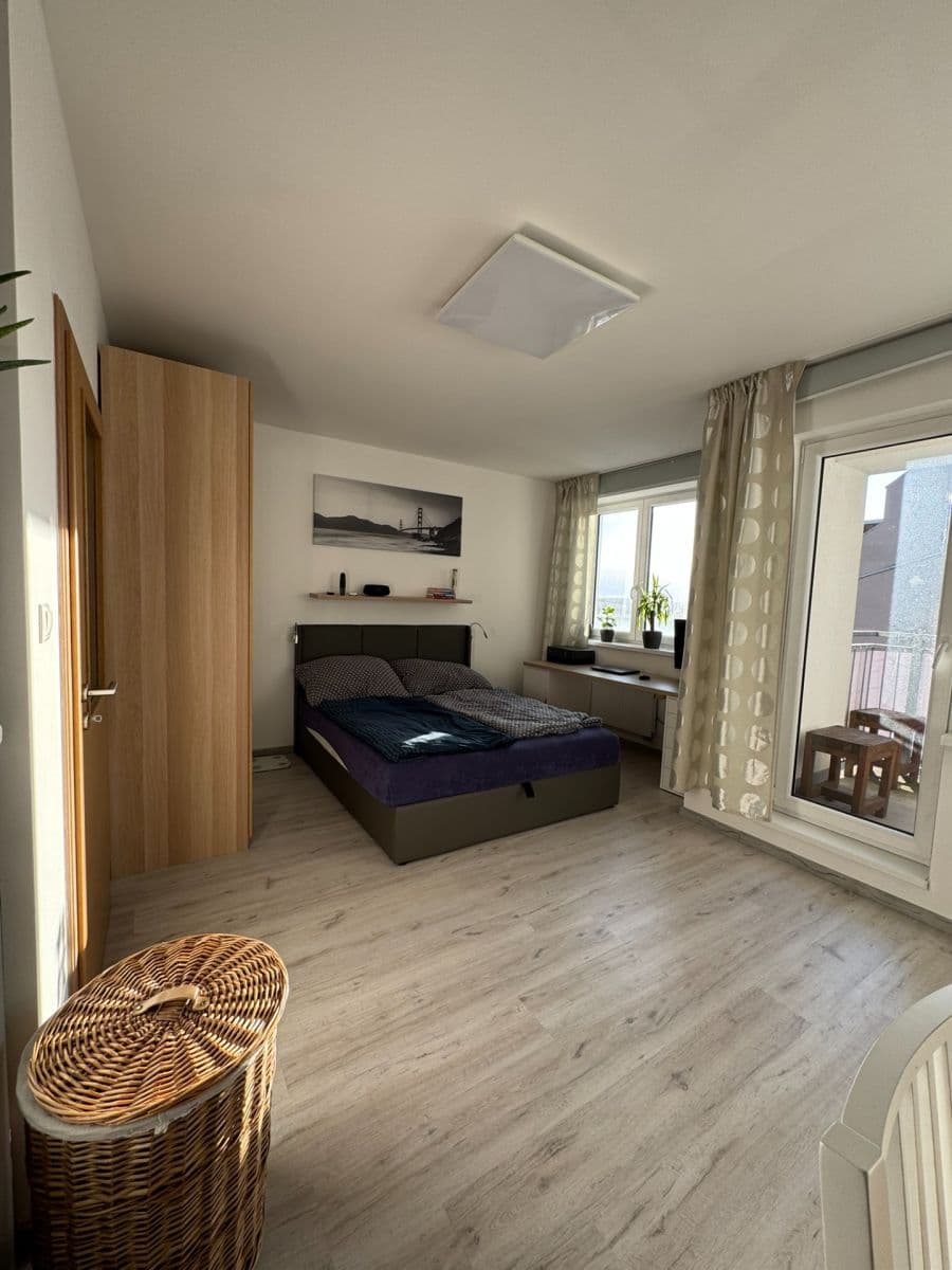 Prenájom bytu 1-izbový 31 m², V Honech, Klecany, Středočeský kraj Prenájom bytu 1-izbový 31 m², V Honech, Klecany, Středočeský kraj