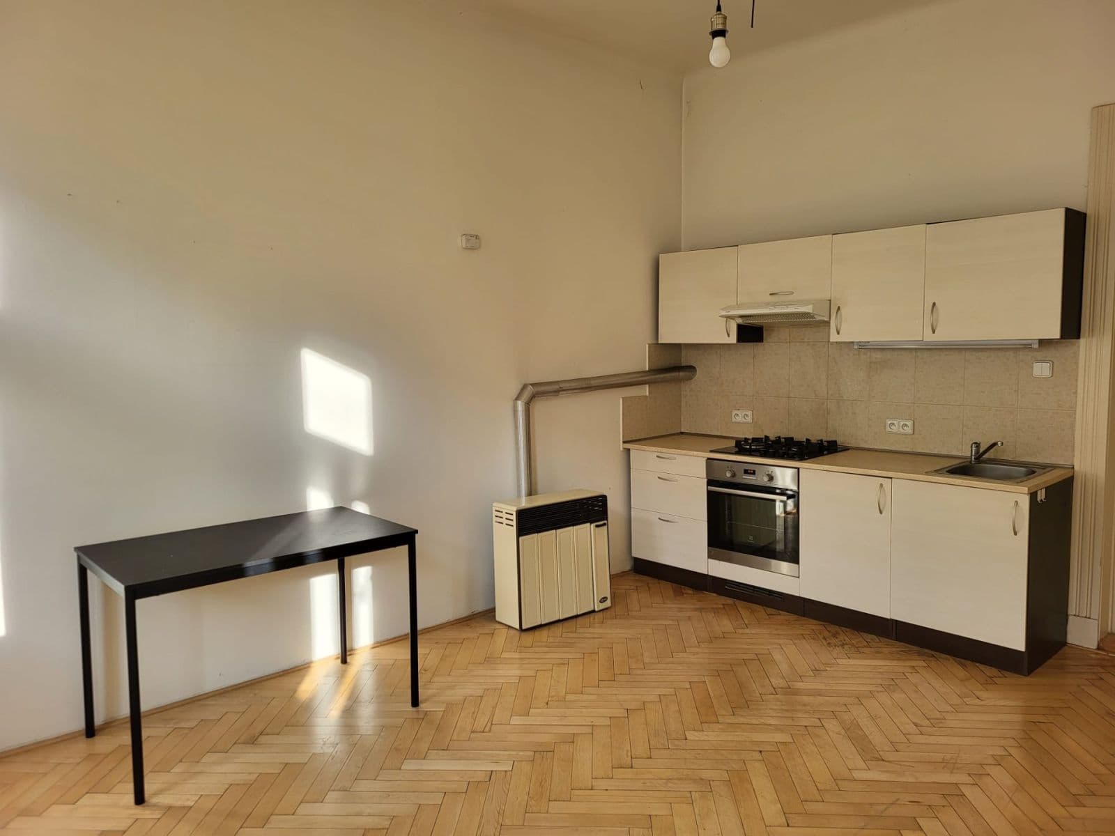 Prenájom bytu 2-izbový 38 m², Táboritská, Praha, Praha Prenájom bytu 2-izbový 38 m², Táboritská, Praha, Praha