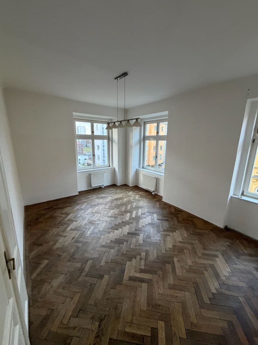 Prenájom bytu 3-izbový 85 m², Dukelská, Olomouc, Olomoucký kraj Prenájom bytu 3-izbový 85 m², Dukelská, Olomouc, Olomoucký kraj