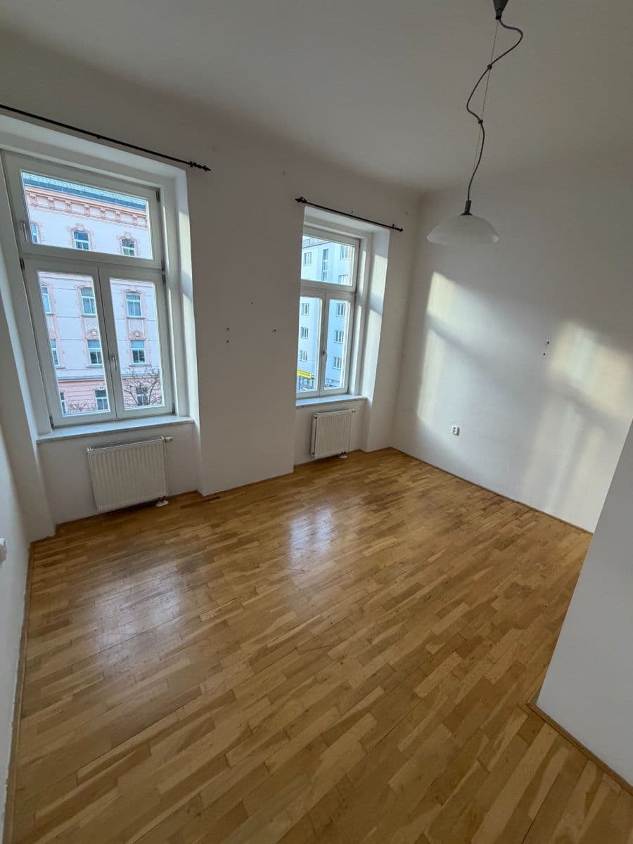 Prenájom bytu 3-izbový 85 m², Dukelská, Olomouc, Olomoucký kraj Prenájom bytu 3-izbový 85 m², Dukelská, Olomouc, Olomoucký kraj