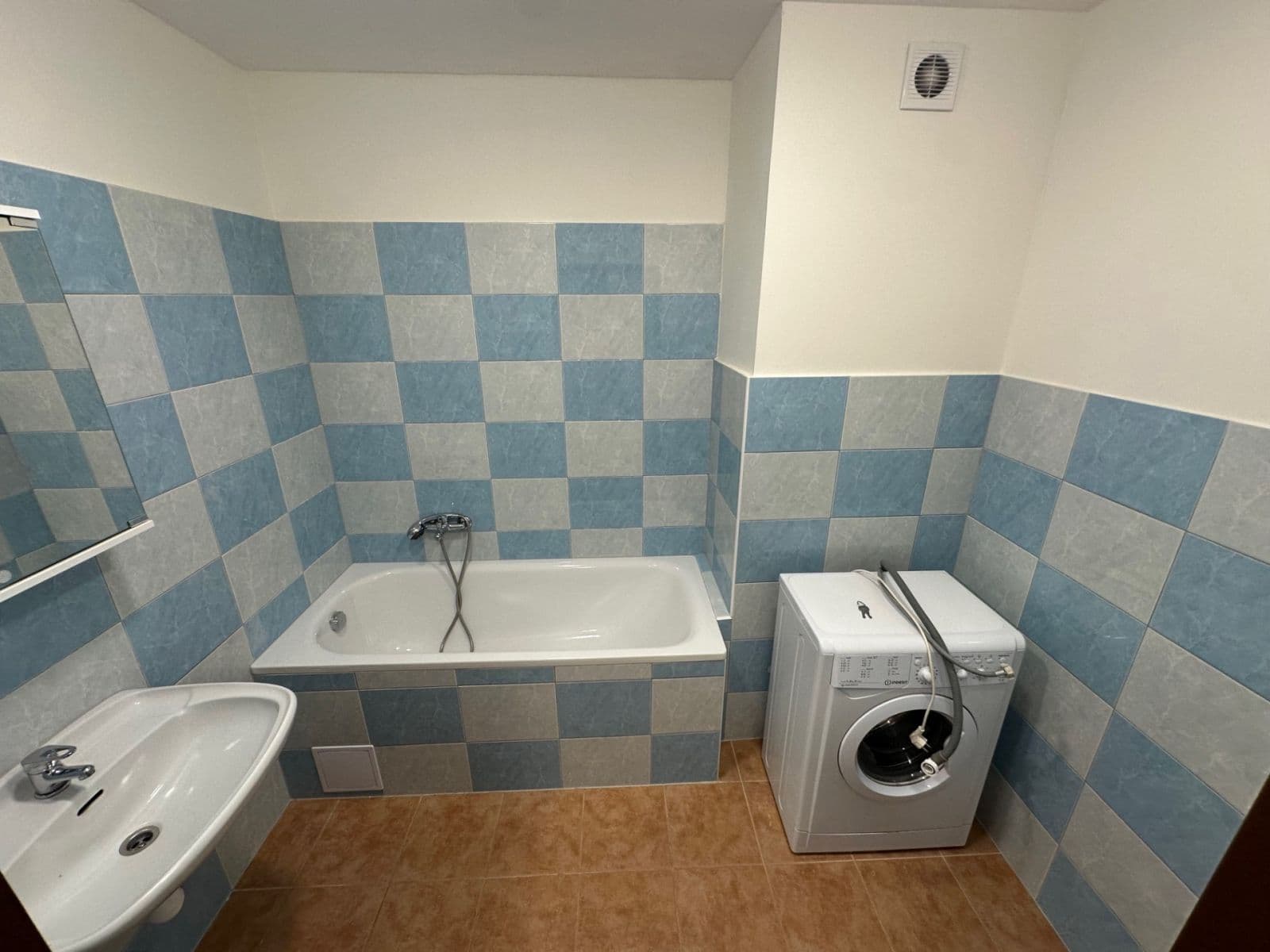 Prenájom bytu 3-izbový 68 m², Křejpského, Praha, Praha Prenájom bytu 3-izbový 68 m², Křejpského, Praha, Praha