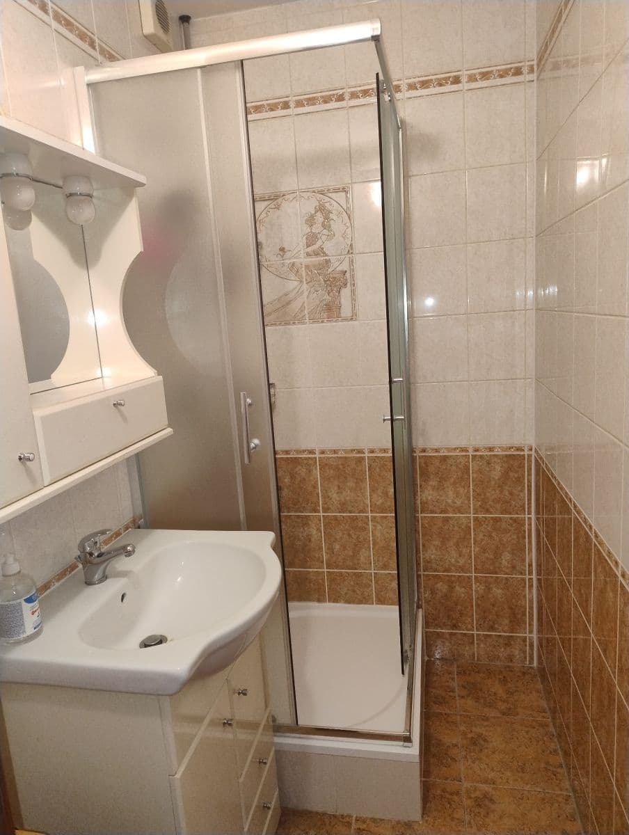 Prenájom bytu 2-izbový 39 m², Štúrova, Praha, Praha Prenájom bytu 2-izbový 39 m², Štúrova, Praha, Praha