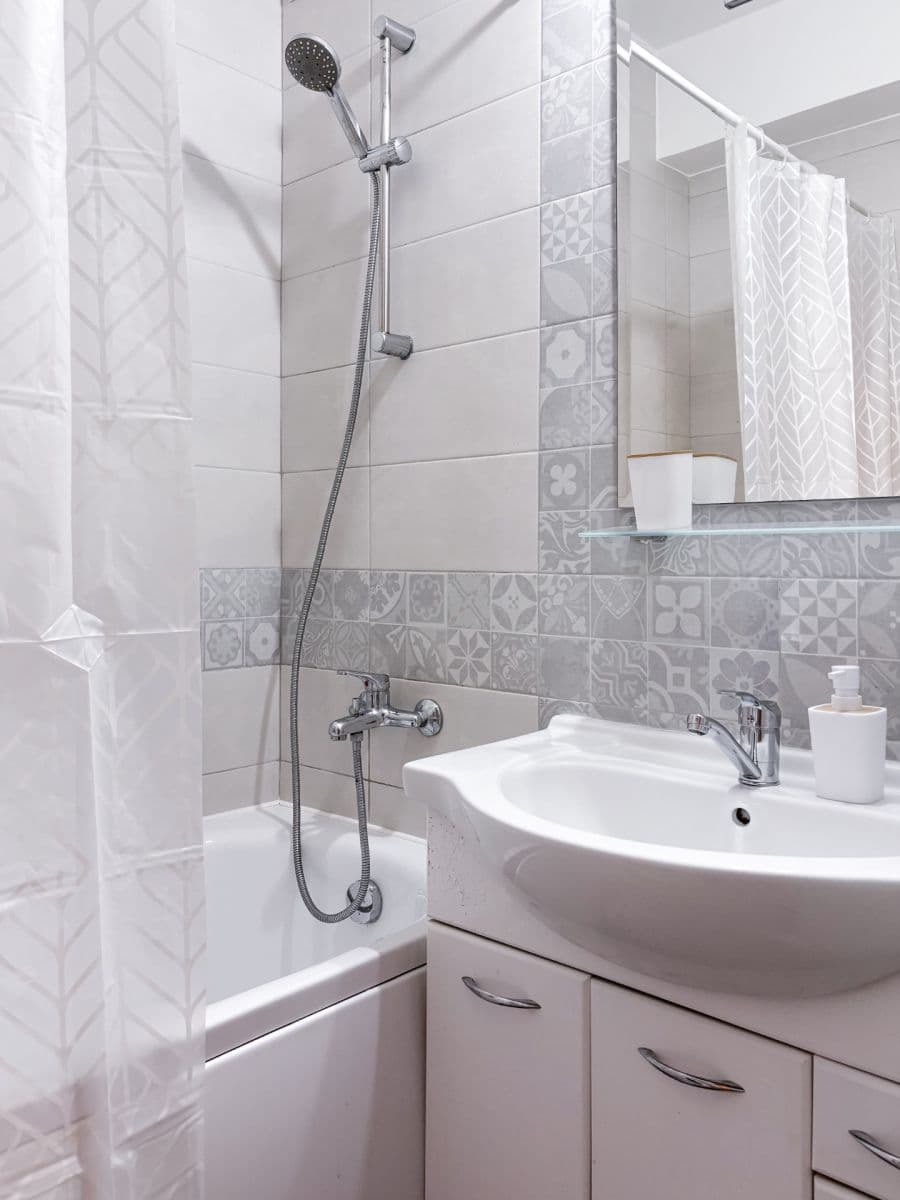 Prenájom bytu 2-izbový 44 m², Amurská, Praha, Praha Prenájom bytu 2-izbový 44 m², Amurská, Praha, Praha