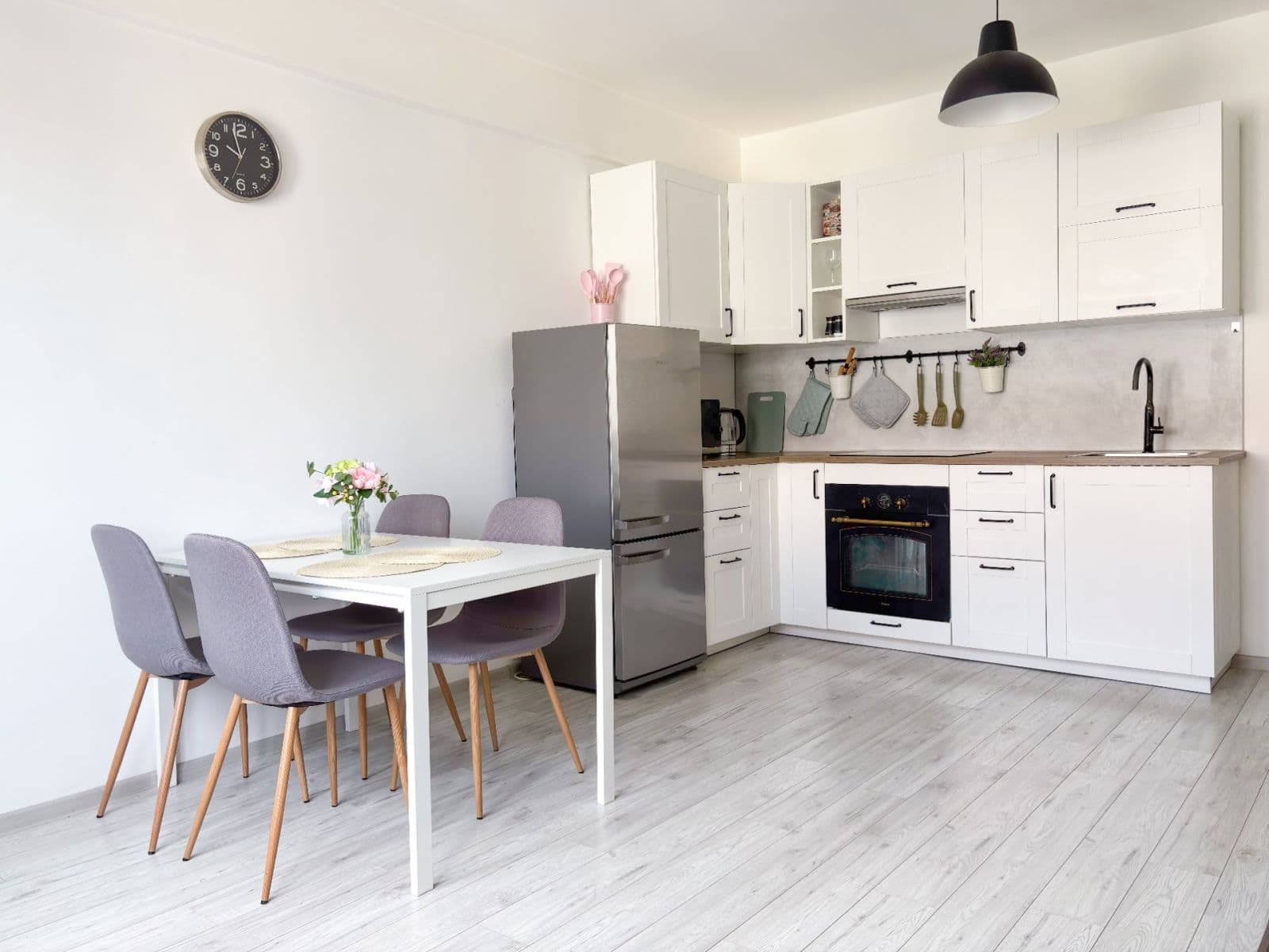 Prenájom bytu 2-izbový 44 m², Amurská, Praha, Praha Prenájom bytu 2-izbový 44 m², Amurská, Praha, Praha