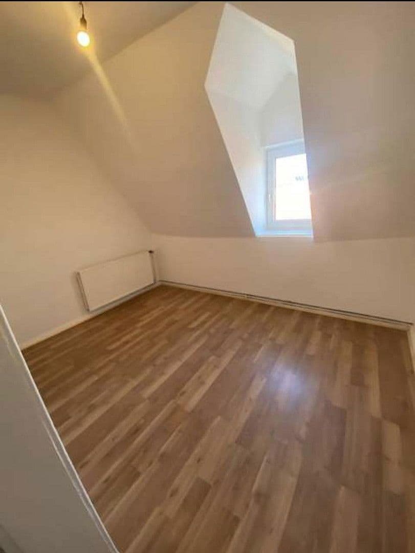 Prenájom bytu 4-izbový 114 m², Lüneburger Straße 11, Celle, Dolné Sasko Prenájom bytu 4-izbový 114 m², Lüneburger Straße 11, Celle, Dolné Sasko