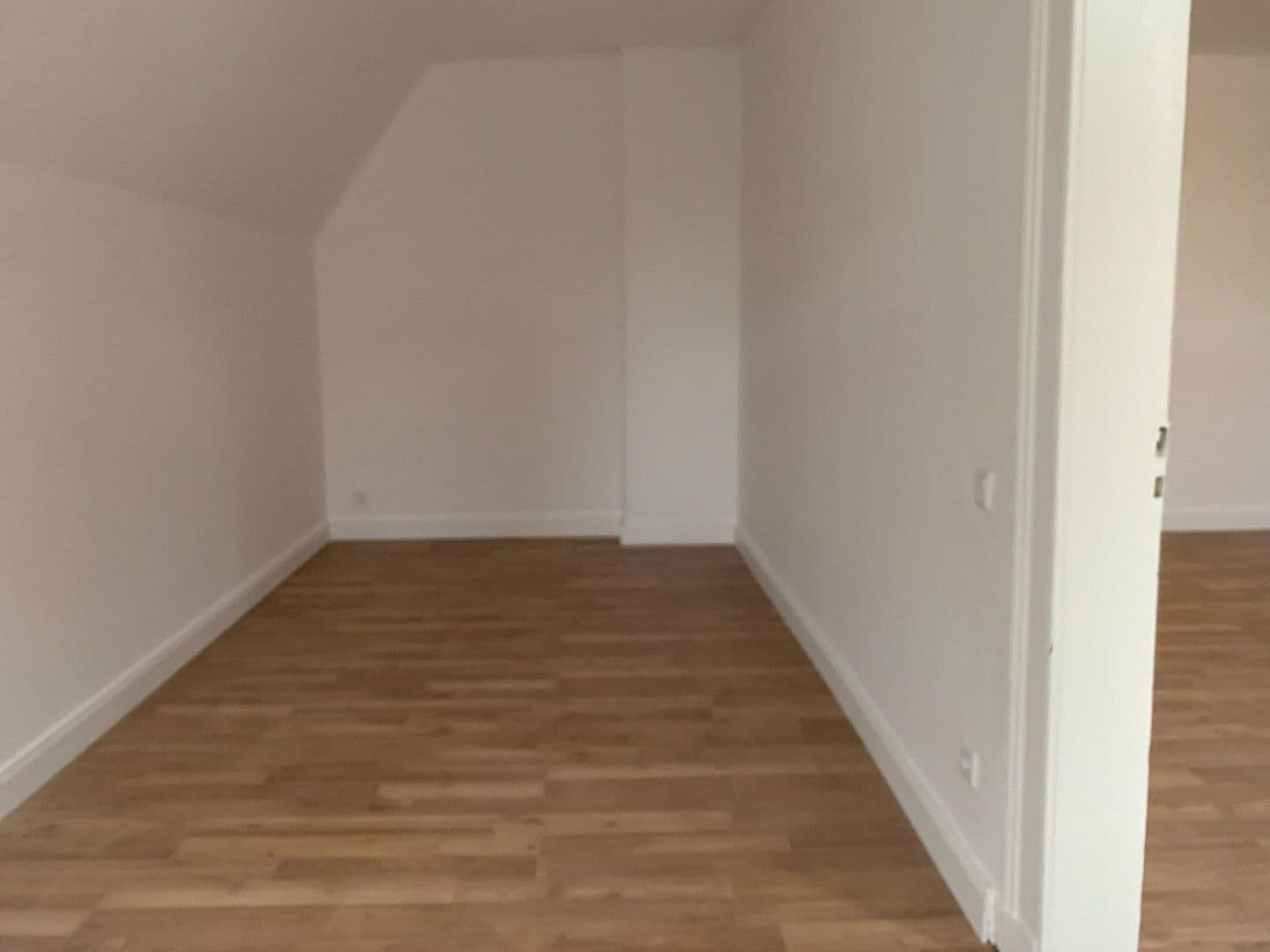 Prenájom bytu 4-izbový 114 m², Lüneburger Straße 11, Celle, Dolné Sasko Prenájom bytu 4-izbový 114 m², Lüneburger Straße 11, Celle, Dolné Sasko