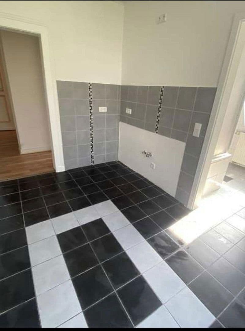 Prenájom bytu 4-izbový 114 m², Lüneburger Straße 11, Celle, Dolné Sasko Prenájom bytu 4-izbový 114 m², Lüneburger Straße 11, Celle, Dolné Sasko