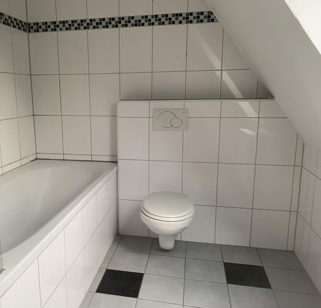 Prenájom bytu 4-izbový 114 m², Lüneburger Straße 11, Celle, Dolné Sasko Prenájom bytu 4-izbový 114 m², Lüneburger Straße 11, Celle, Dolné Sasko