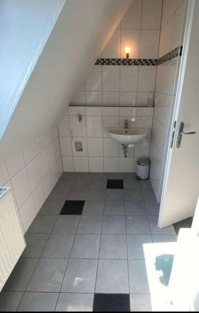 Prenájom bytu 4-izbový 114 m², Lüneburger Straße 11, Celle, Dolné Sasko Prenájom bytu 4-izbový 114 m², Lüneburger Straße 11, Celle, Dolné Sasko