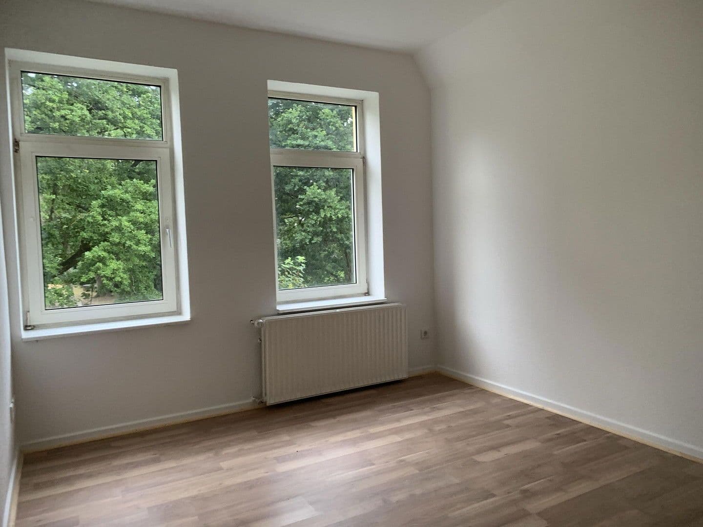 Prenájom bytu 4-izbový 114 m², Lüneburger Straße 11, Celle, Dolné Sasko Prenájom bytu 4-izbový 114 m², Lüneburger Straße 11, Celle, Dolné Sasko