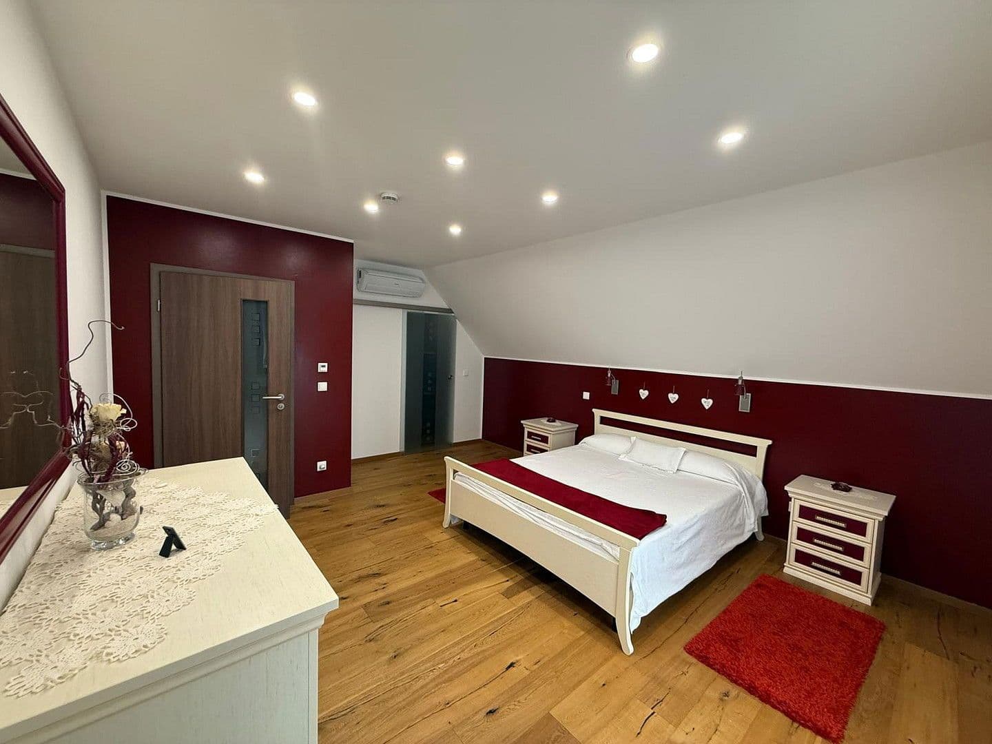 Predaj domu 263 m², pozemek 880 m², Schwabach, Bavorsko Predaj domu 263 m², pozemek 880 m², Schwabach, Bavorsko