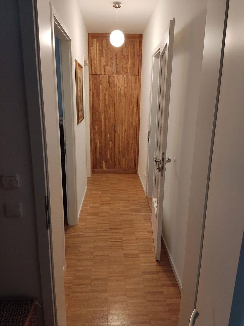 Prenájom bytu 4-izbový 112 m², Berlin, Berlín Prenájom bytu 4-izbový 112 m², Berlin, Berlín