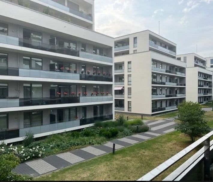 Prenájom bytu 4-izbový 112 m², Berlin, Berlín Prenájom bytu 4-izbový 112 m², Berlin, Berlín