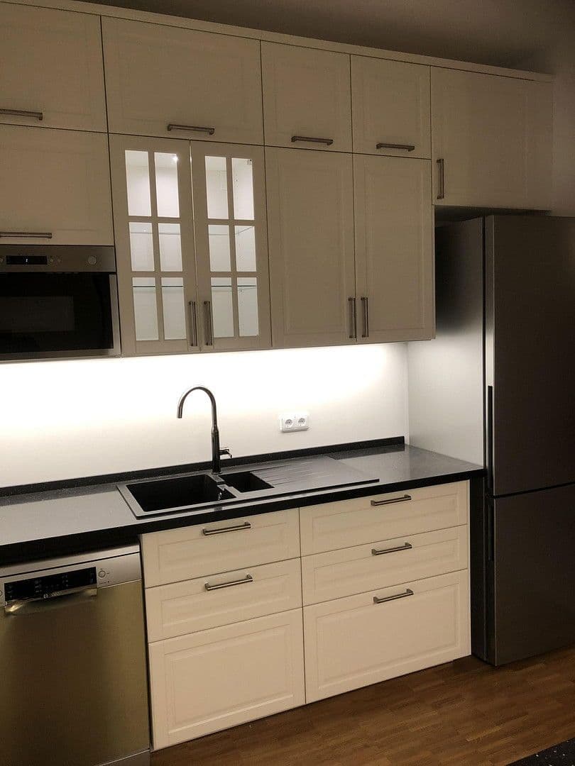 Prenájom bytu 4-izbový 112 m², Berlin, Berlín Prenájom bytu 4-izbový 112 m², Berlin, Berlín