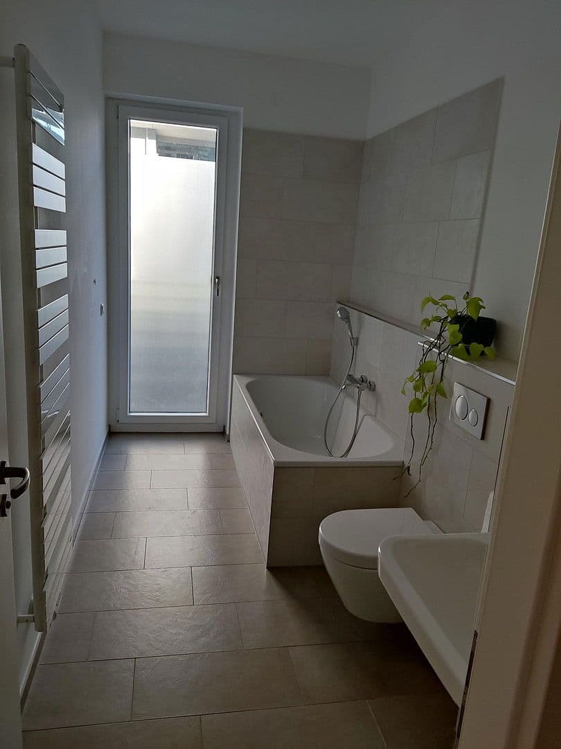 Prenájom bytu 4-izbový 112 m², Berlin, Berlín Prenájom bytu 4-izbový 112 m², Berlin, Berlín