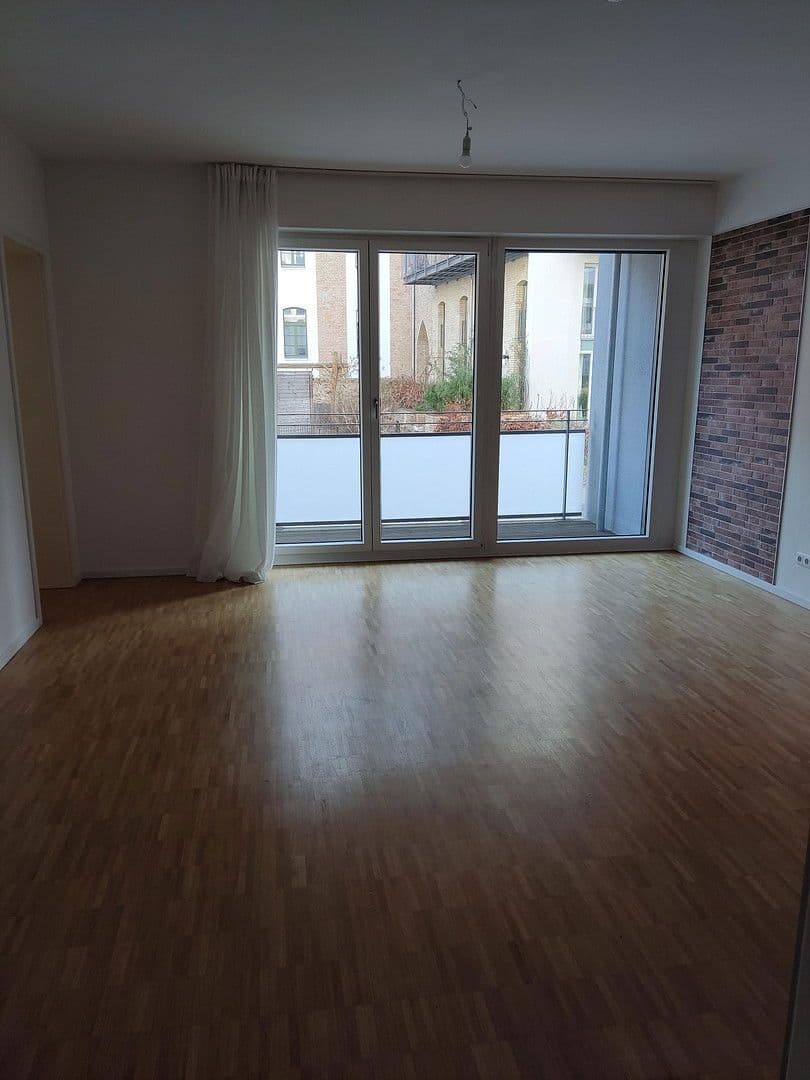 Prenájom bytu 4-izbový 112 m², Berlin, Berlín Prenájom bytu 4-izbový 112 m², Berlin, Berlín