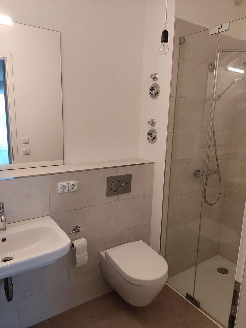 Prenájom bytu 4-izbový 112 m², Berlin, Berlín Prenájom bytu 4-izbový 112 m², Berlin, Berlín