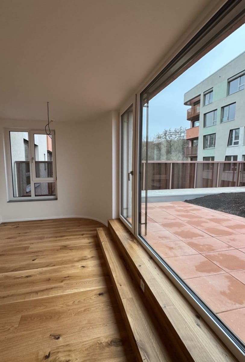 Prenájom bytu 1-izbový 35 m², U Komína, Praha, Praha Prenájom bytu 1-izbový 35 m², U Komína, Praha, Praha