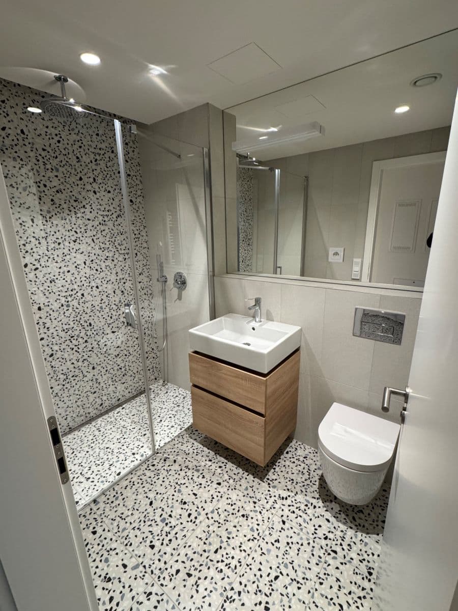 Prenájom bytu 1-izbový 35 m², U Komína, Praha, Praha Prenájom bytu 1-izbový 35 m², U Komína, Praha, Praha