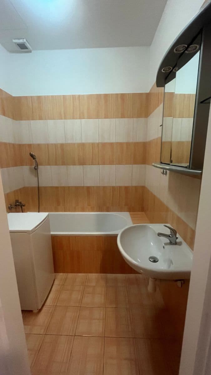 Prenájom bytu 3-izbový 65 m², Nuselská, Praha, Praha Prenájom bytu 3-izbový 65 m², Nuselská, Praha, Praha