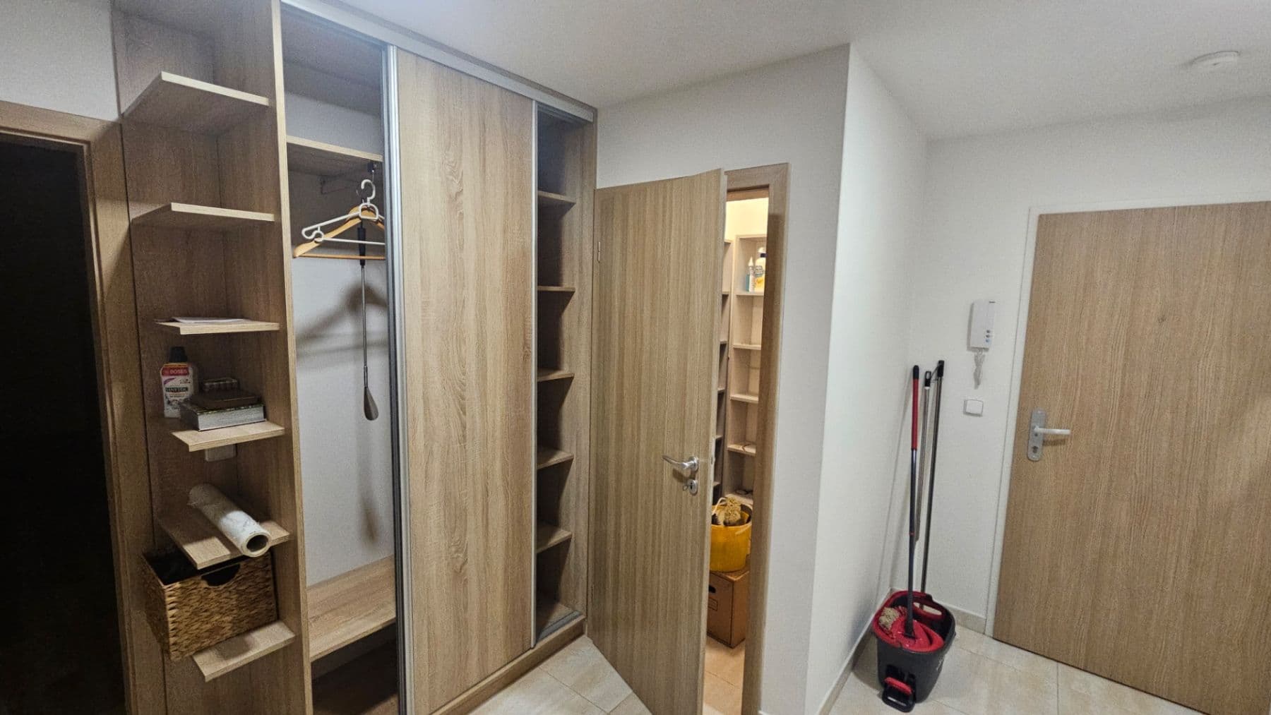 Prenájom bytu 3-izbový 66 m², Jindřicha Bubeníčka, Praha, Praha Prenájom bytu 3-izbový 66 m², Jindřicha Bubeníčka, Praha, Praha