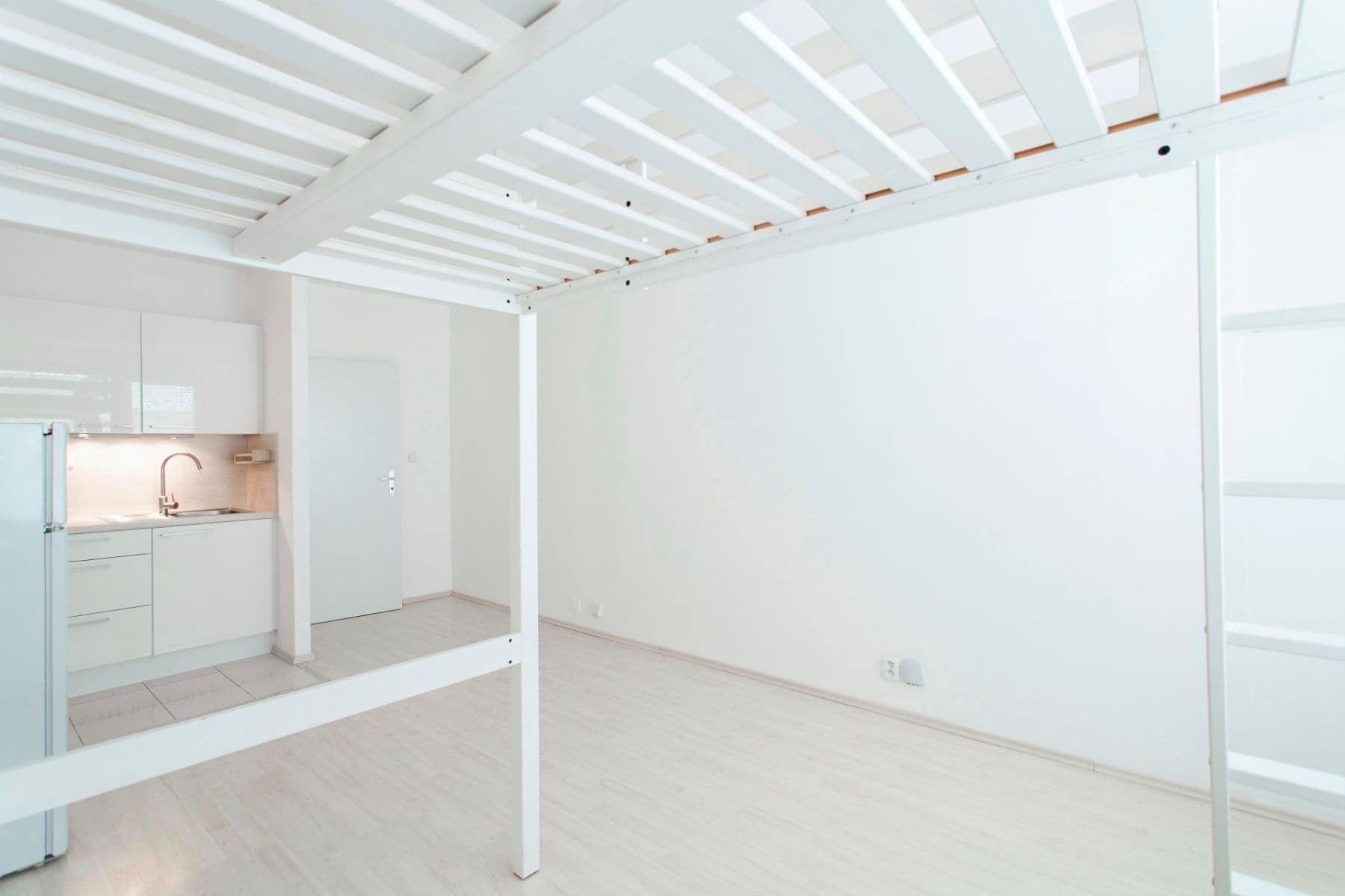 Prenájom bytu 1-izbový 27 m², Křivoklátská, Praha, Praha Prenájom bytu 1-izbový 27 m², Křivoklátská, Praha, Praha