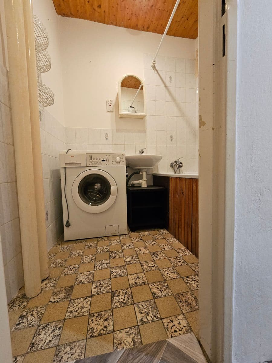 Predaj bytu 1-izbový 28 m², Jeremenkova, Praha, Praha Predaj bytu 1-izbový 28 m², Jeremenkova, Praha, Praha