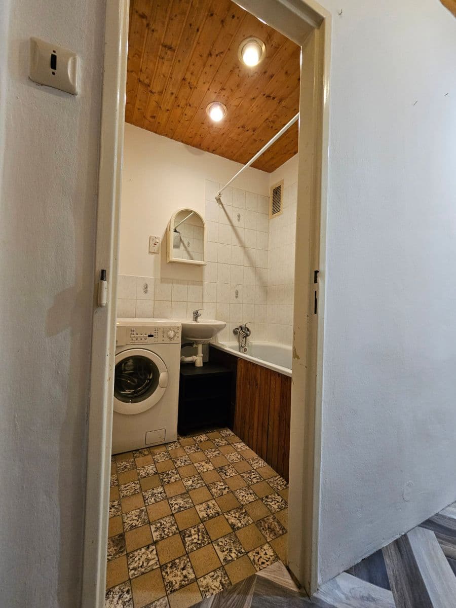 Predaj bytu 1-izbový 28 m², Jeremenkova, Praha, Praha Predaj bytu 1-izbový 28 m², Jeremenkova, Praha, Praha