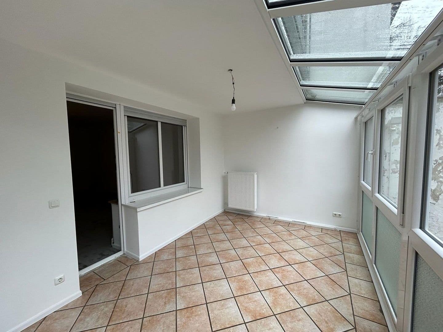 Prenájom bytu 4-izbový 165 m², Düsseldorf, Severné Porýnie - Westfálsko Prenájom bytu 4-izbový 165 m², Düsseldorf, Severné Porýnie - Westfálsko