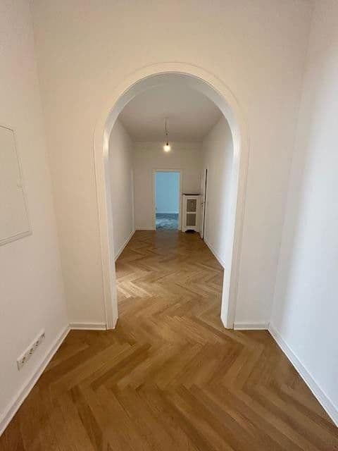 Prenájom bytu 4-izbový 165 m², Düsseldorf, Severné Porýnie - Westfálsko Prenájom bytu 4-izbový 165 m², Düsseldorf, Severné Porýnie - Westfálsko