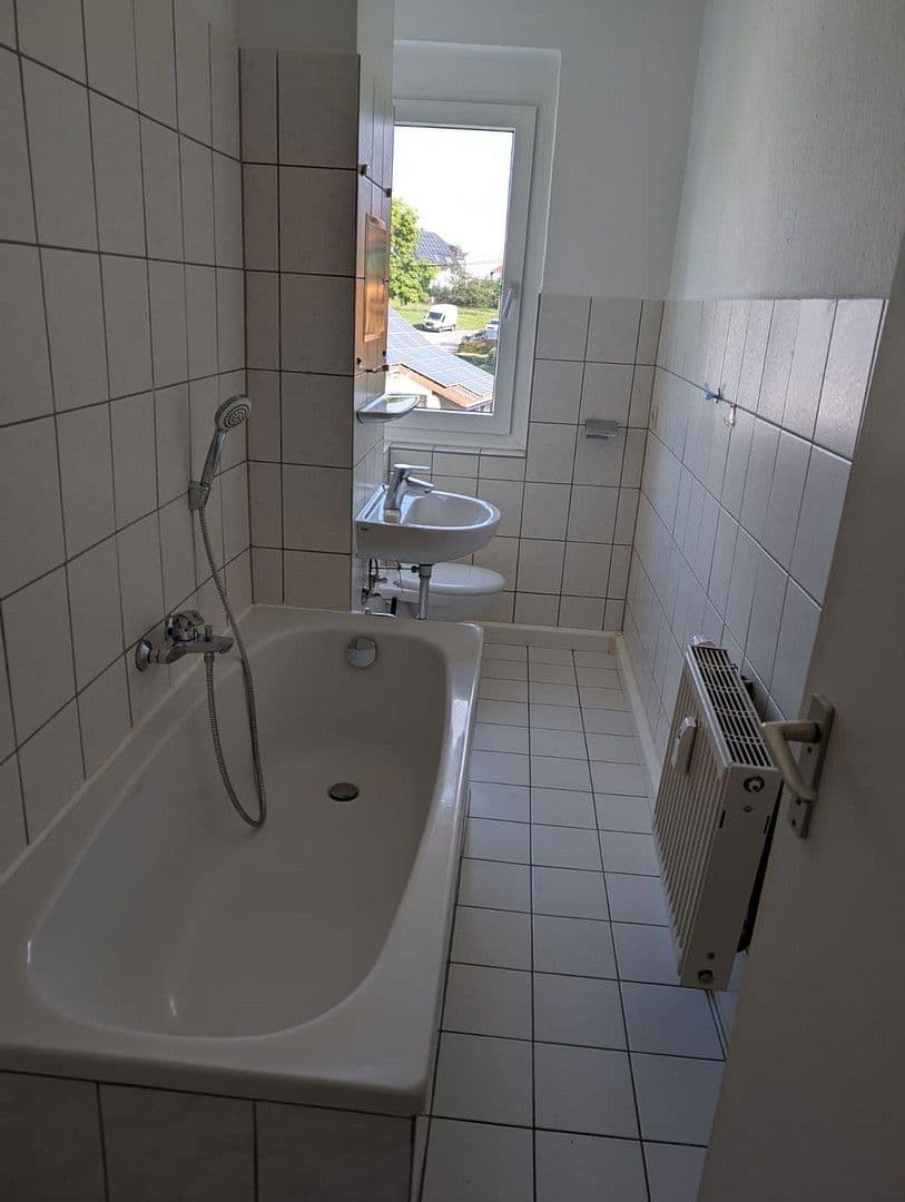 Prenájom bytu 4-izbový 75 m², Seligenstädter Straße 12, Gera - Aga, Durínsko Prenájom bytu 4-izbový 75 m², Seligenstädter Straße 12, Gera - Aga, Durínsko