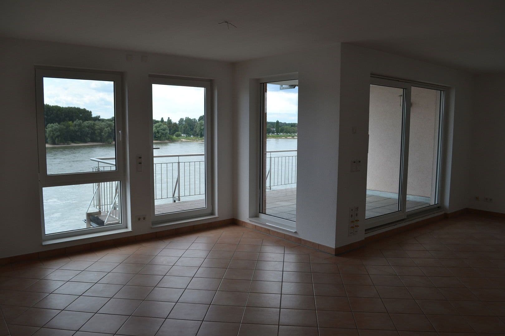 Prenájom bytu 3-izbový 98 m², Köln, Severné Porýnie - Westfálsko Prenájom bytu 3-izbový 98 m², Köln, Severné Porýnie - Westfálsko