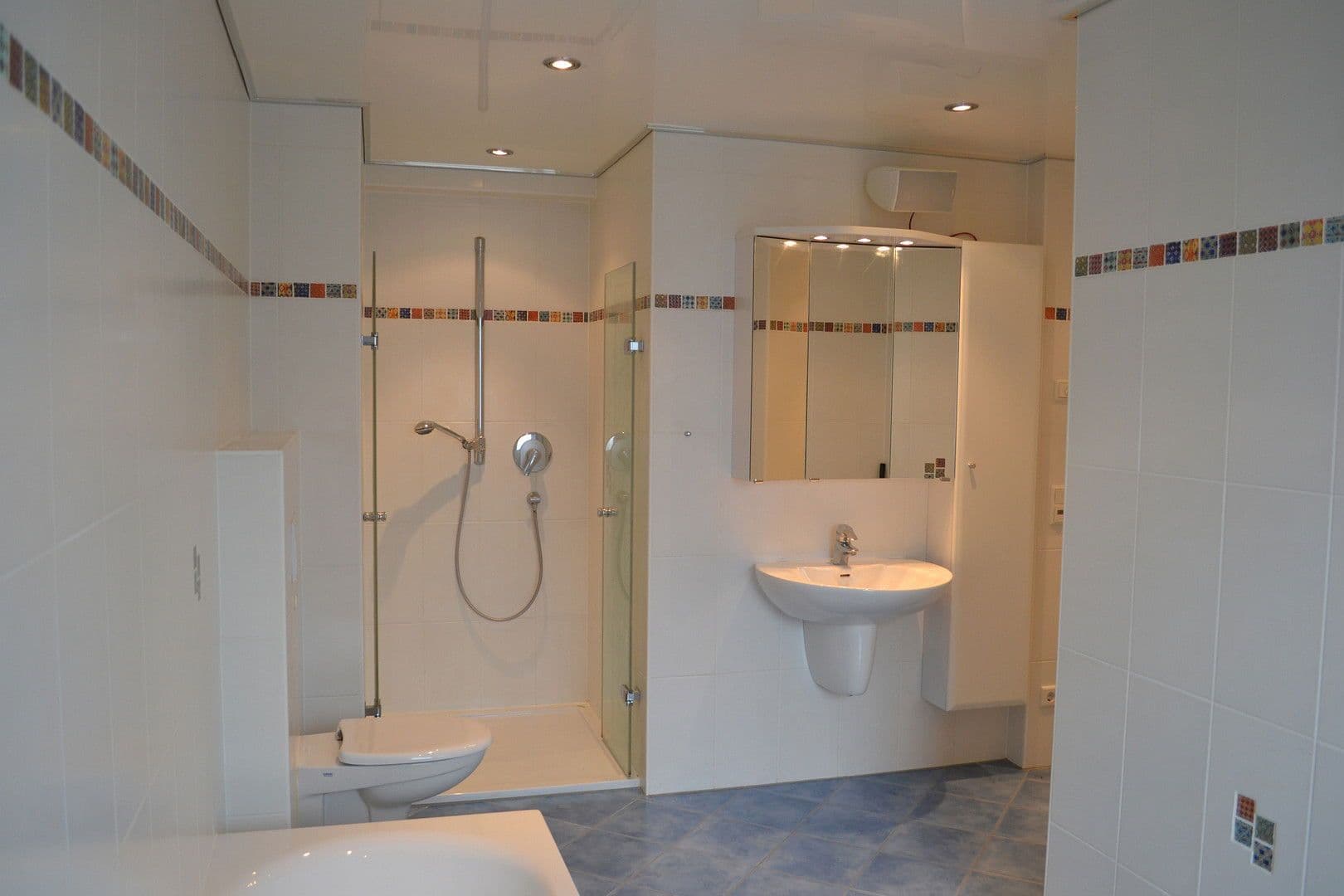 Prenájom bytu 3-izbový 98 m², Köln, Severné Porýnie - Westfálsko Prenájom bytu 3-izbový 98 m², Köln, Severné Porýnie - Westfálsko