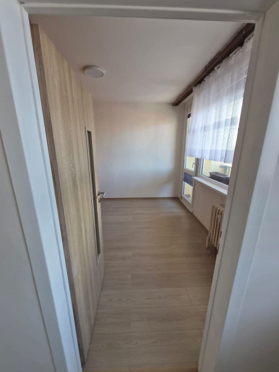 Prenájom bytu 3-izbový 67 m², Červeného kříže, Česká Lípa, Liberecký kraj Prenájom bytu 3-izbový 67 m², Červeného kříže, Česká Lípa, Liberecký kraj