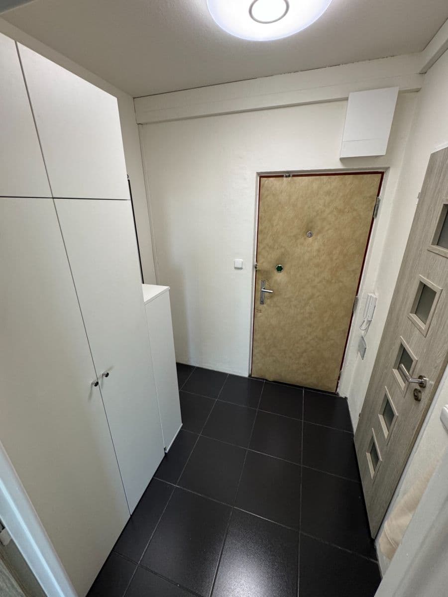 Prenájom bytu 1-izbový 32 m², U Kamýku, Praha, Praha Prenájom bytu 1-izbový 32 m², U Kamýku, Praha, Praha