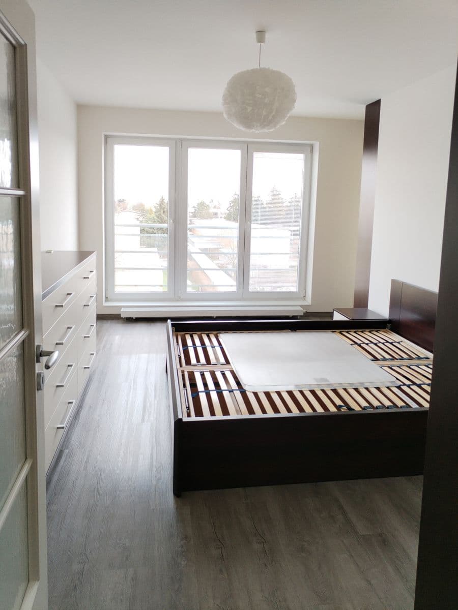 Prenájom bytu 3-izbový 90 m², Hyacintová, Praha, Praha Prenájom bytu 3-izbový 90 m², Hyacintová, Praha, Praha