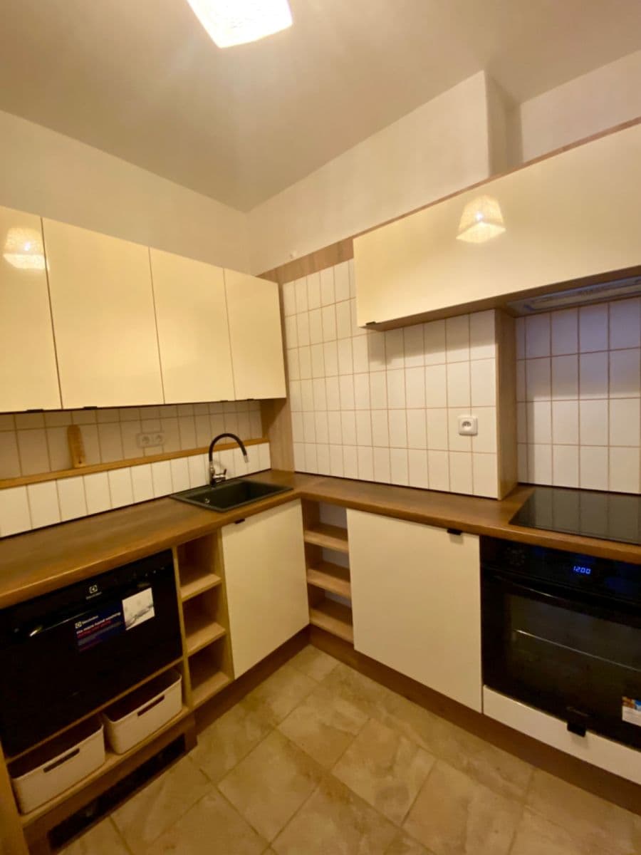 Prenájom bytu 2-izbový 51 m², Baranova, Praha, Praha Prenájom bytu 2-izbový 51 m², Baranova, Praha, Praha