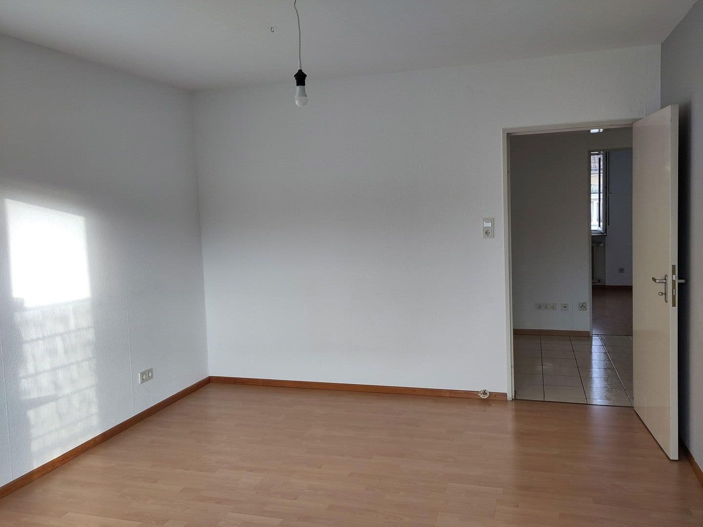 Prenájom bytu 2-izbový 57 m², Mannheim, Bádensko-Wurttembersko Prenájom bytu 2-izbový 57 m², Mannheim, Bádensko-Wurttembersko