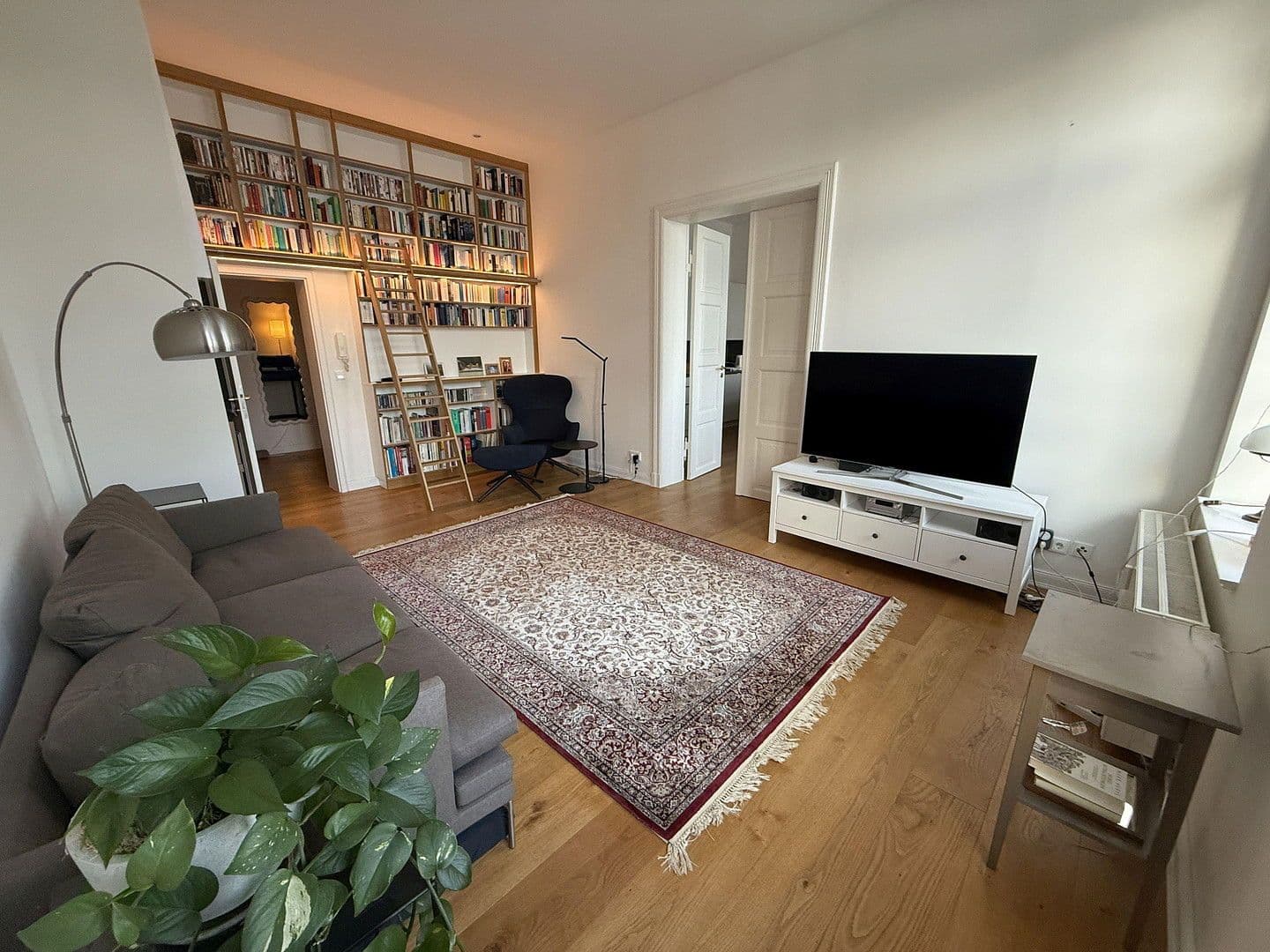 Predaj bytu 2-izbový 94 m², Alexandrinenstraße, Schwerin, Meklenbursko-Predpomoransko Predaj bytu 2-izbový 94 m², Alexandrinenstraße, Schwerin, Meklenbursko-Predpomoransko