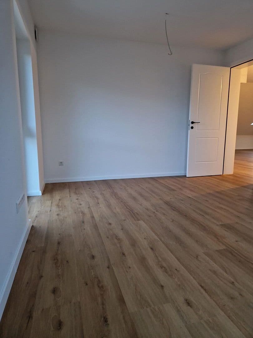 Prenájom bytu 3-izbový 90 m², Hardthausen am Kocher, Bádensko-Wurttembersko Prenájom bytu 3-izbový 90 m², Hardthausen am Kocher, Bádensko-Wurttembersko