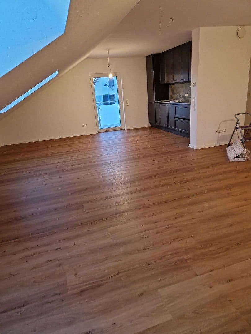 Prenájom bytu 3-izbový 90 m², Hardthausen am Kocher, Bádensko-Wurttembersko Prenájom bytu 3-izbový 90 m², Hardthausen am Kocher, Bádensko-Wurttembersko