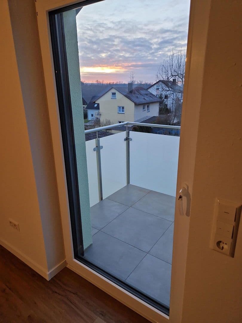 Prenájom bytu 3-izbový 90 m², Hardthausen am Kocher, Bádensko-Wurttembersko Prenájom bytu 3-izbový 90 m², Hardthausen am Kocher, Bádensko-Wurttembersko